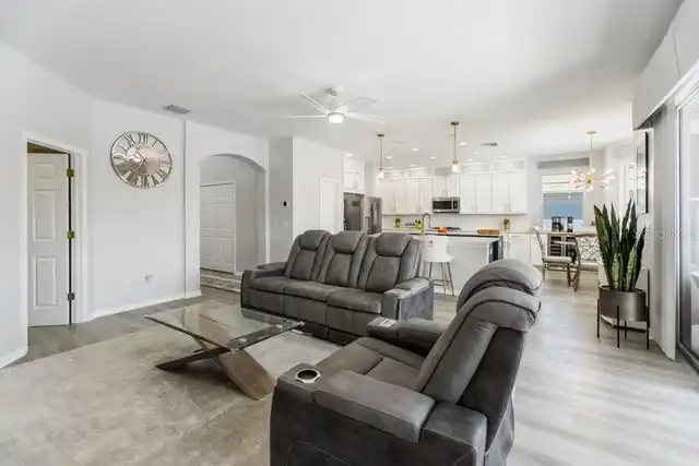 Listing Photo 11