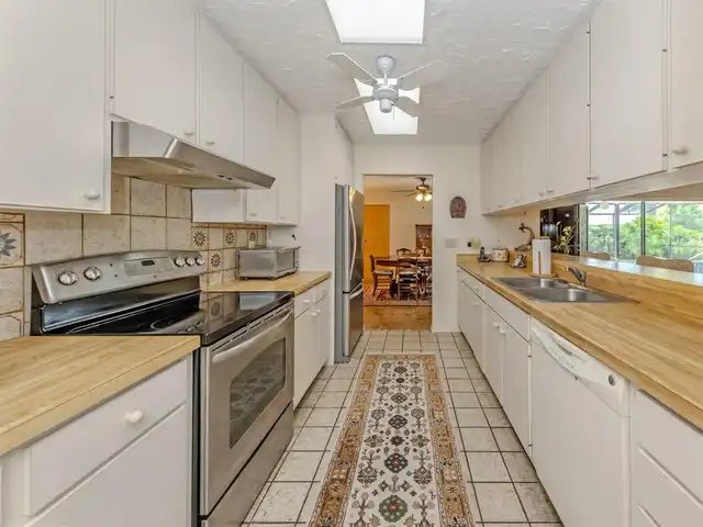 Listing Photo 9