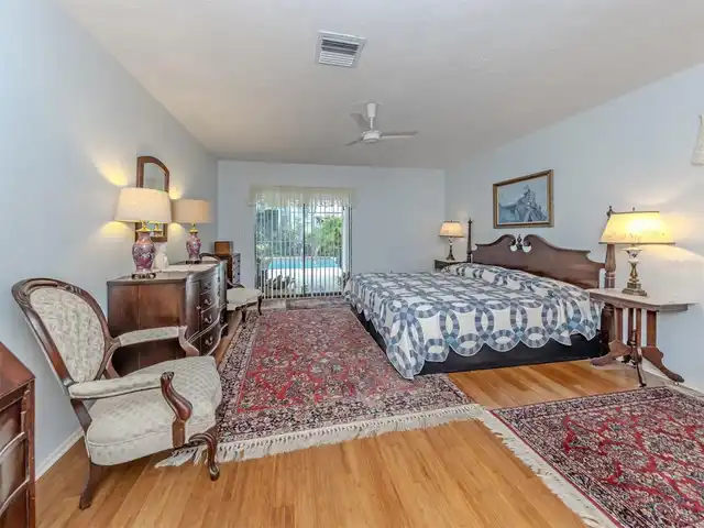 Listing Photo 12