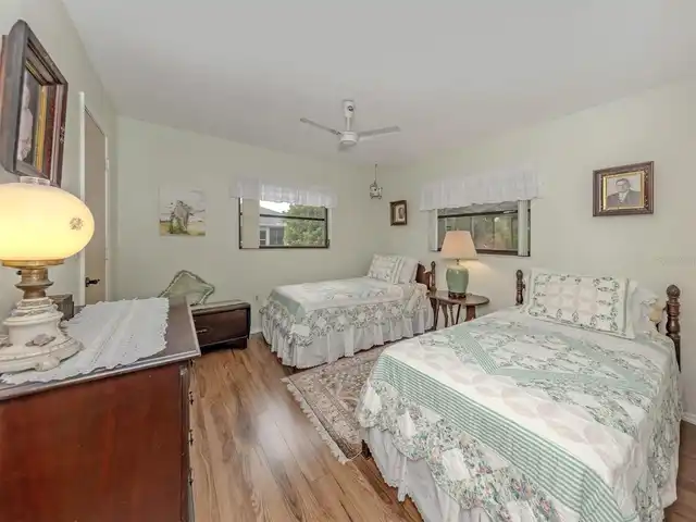 Listing Photo 15