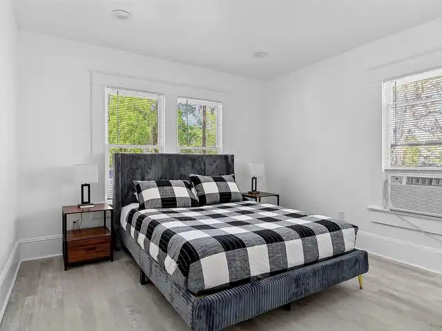 Listing Photo 12