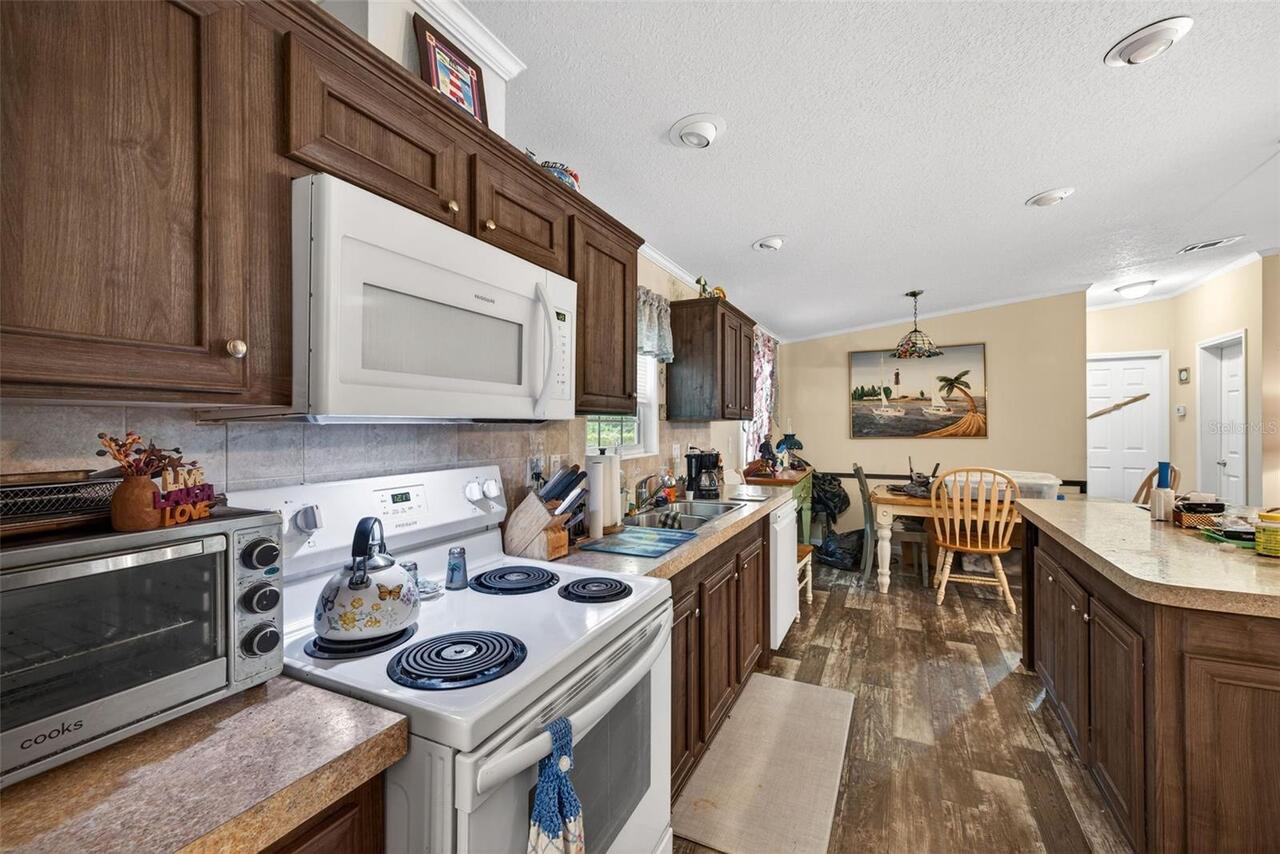 Listing Photo 8