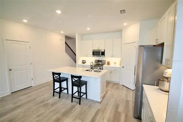 Listing Photo 8