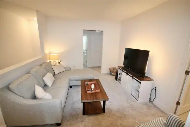 Listing Photo 16