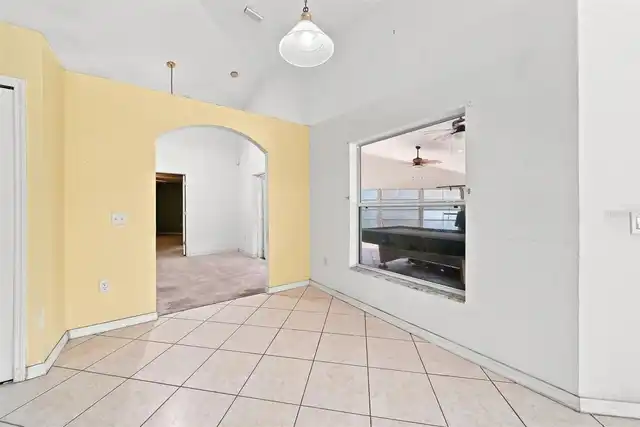 Listing Photo 12