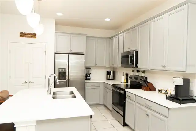 Listing Photo 12