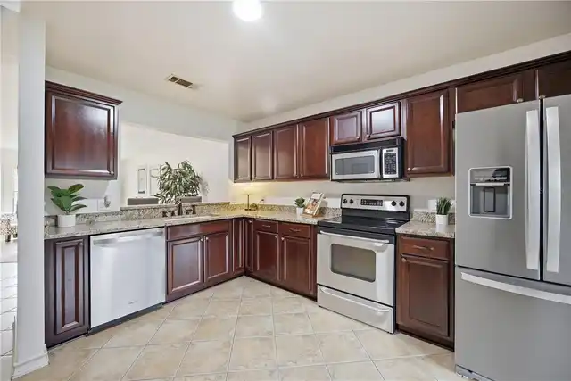 Listing Photo 12