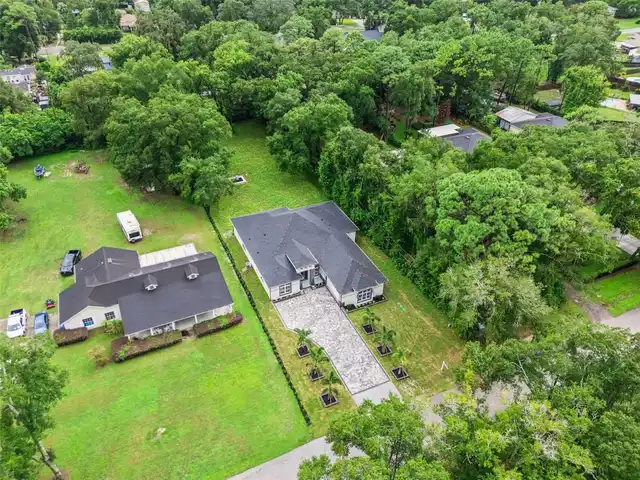 Listing Photo 11