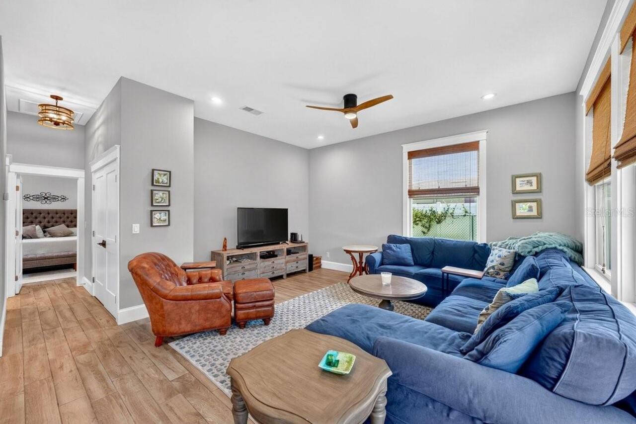 Listing Photo 10