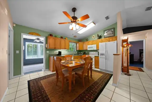 Listing Photo 11