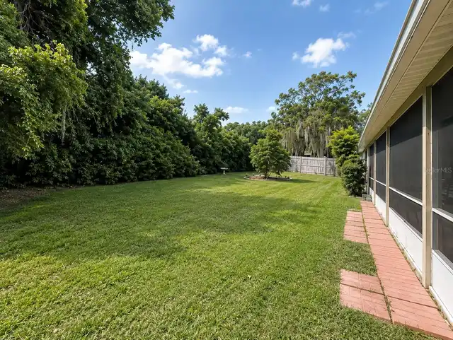 Listing Photo 11