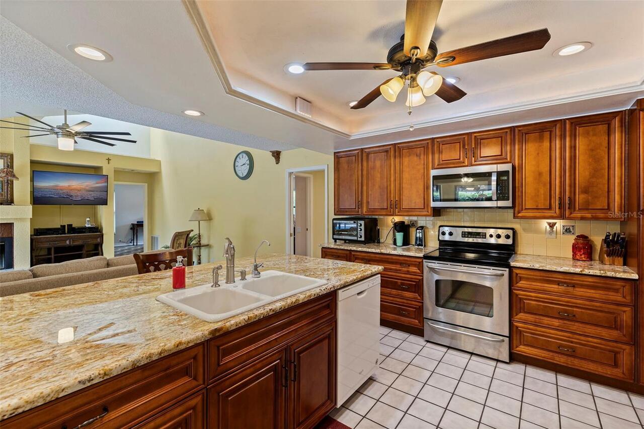 Listing Photo 12
