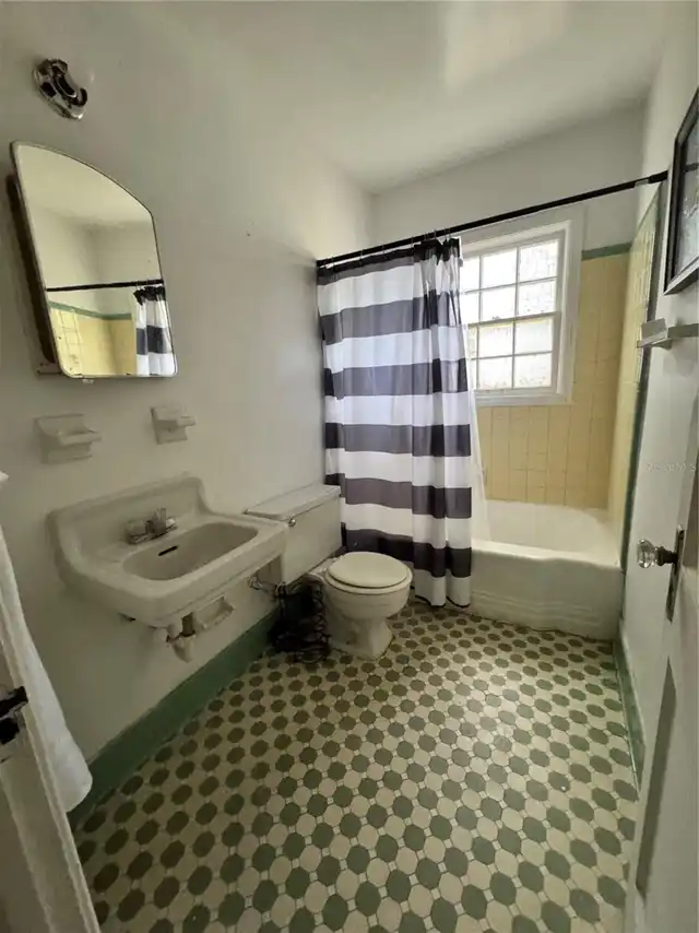 Listing Photo 8