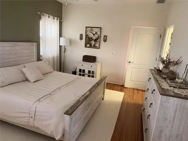 Listing Photo 9
