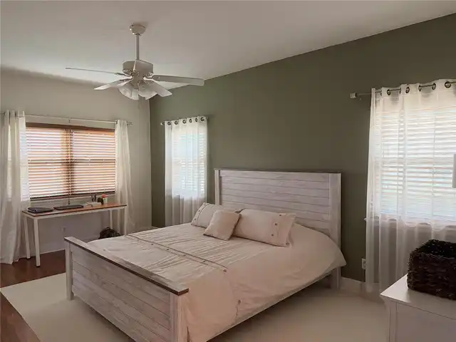 Listing Photo 10