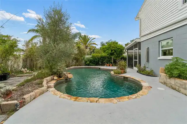 Listing Photo 12