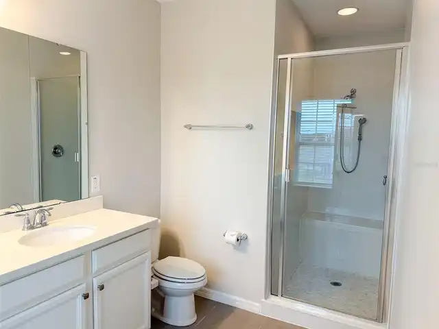 Listing Photo 12