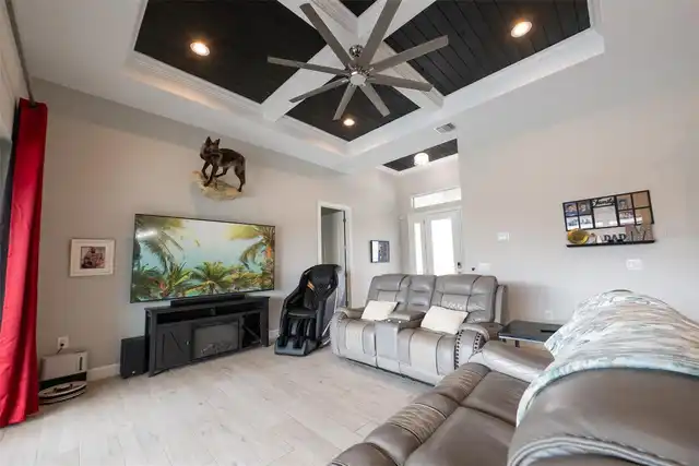 Listing Photo 8