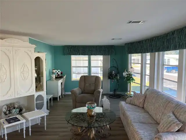 Listing Photo 9
