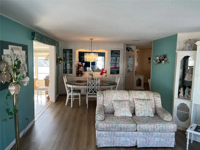 Listing Photo 11