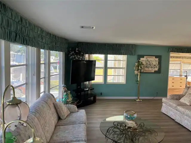 Listing Photo 12