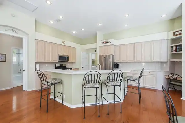 Listing Photo 8