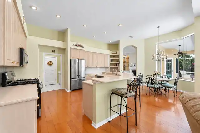 Listing Photo 11