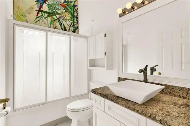 Listing Photo 12