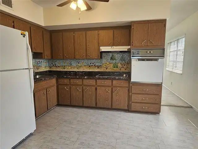 Listing Photo 9