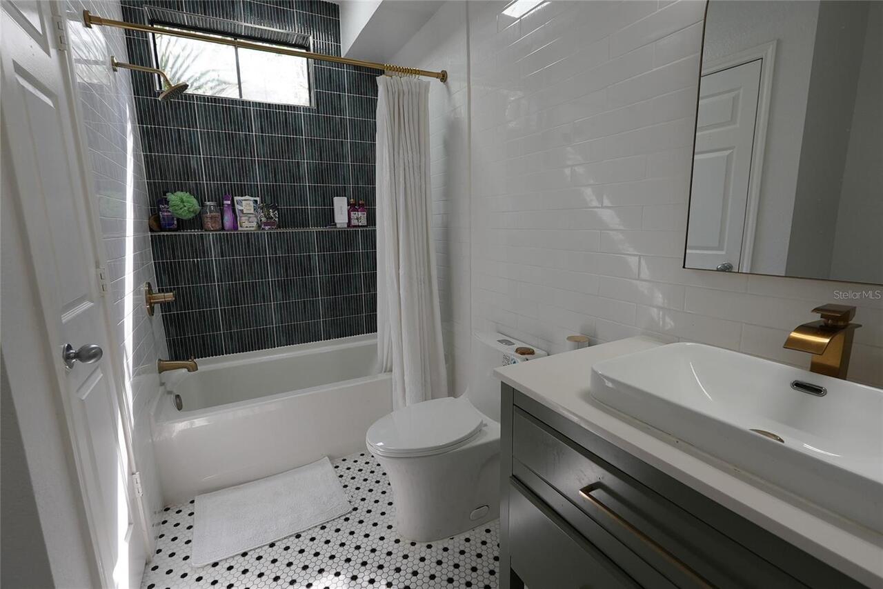 Listing Photo 16