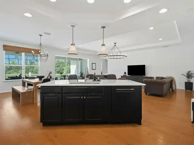 Listing Photo 10