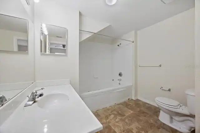 Listing Photo 12