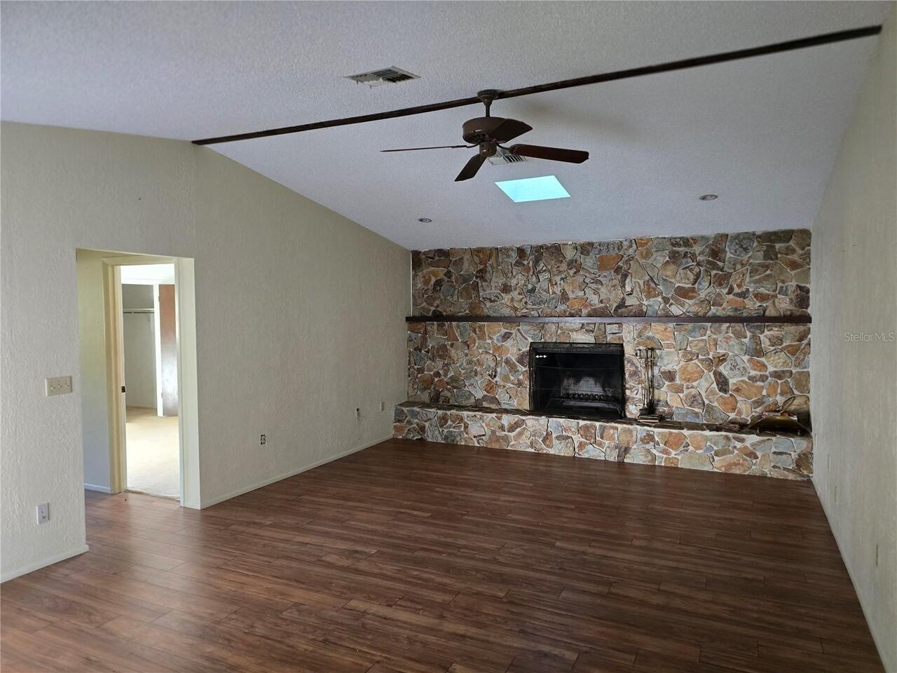 Listing Photo 11