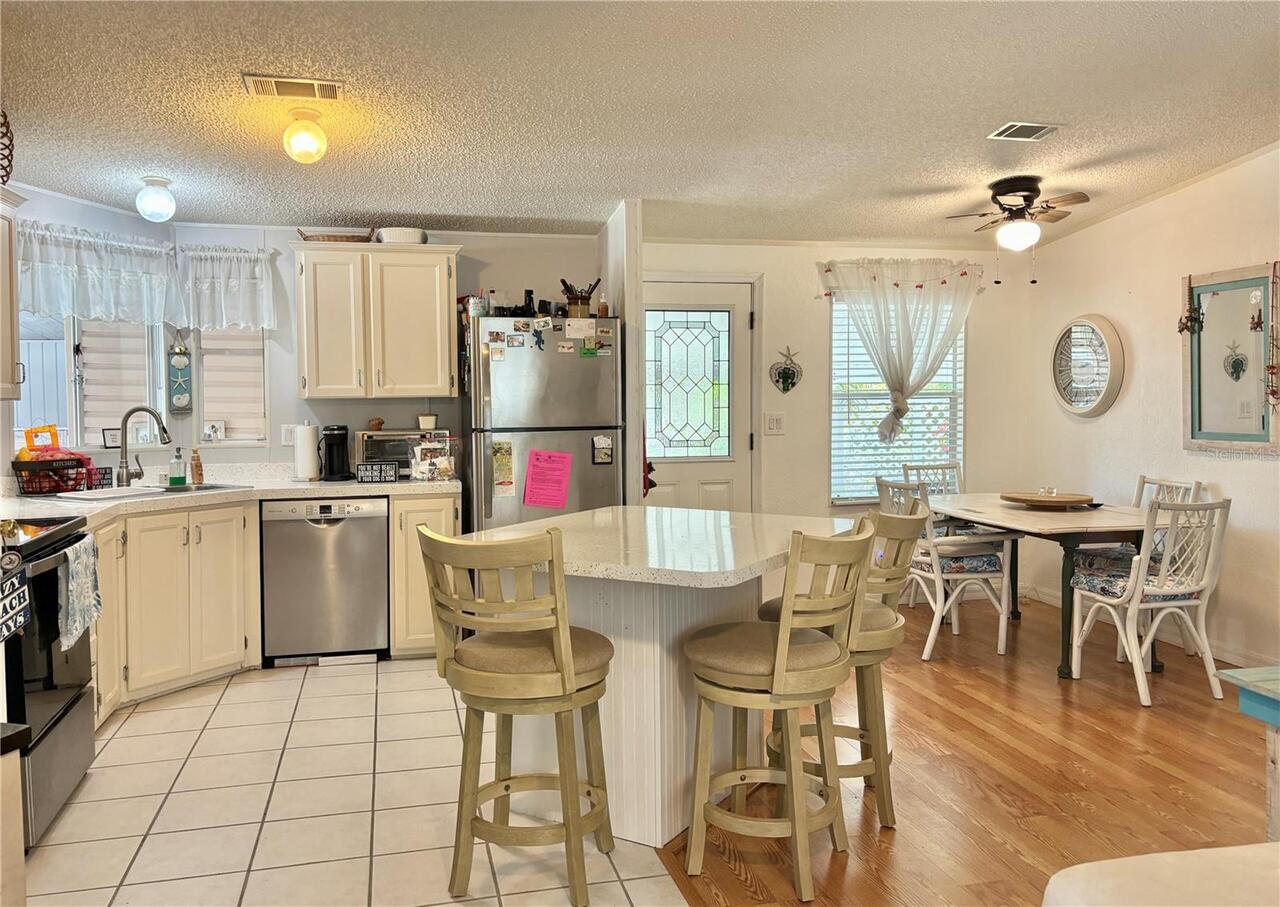 Listing Photo 12