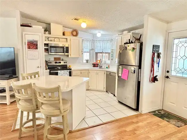 Listing Photo 9
