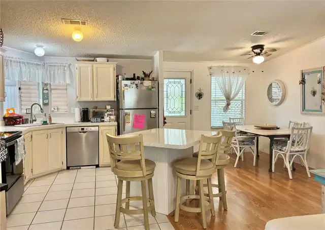 Listing Photo 12