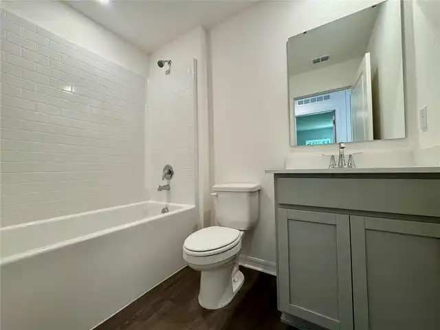 Listing Photo 8