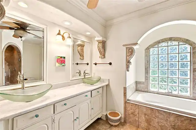 Listing Photo 17