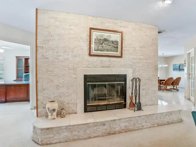 Listing Photo 11