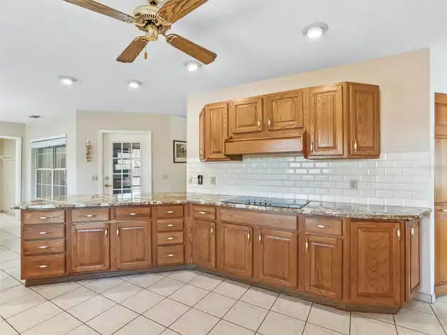 Listing Photo 14