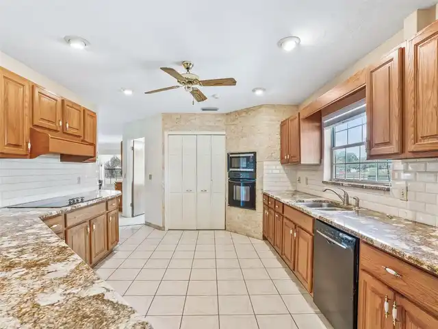 Listing Photo 16