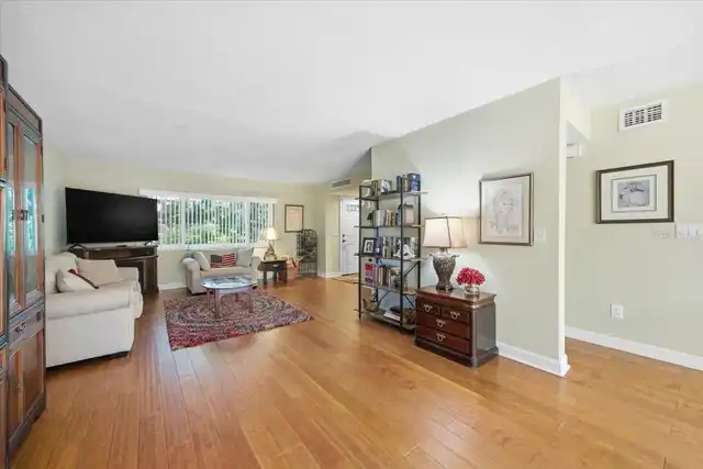 Listing Photo 12