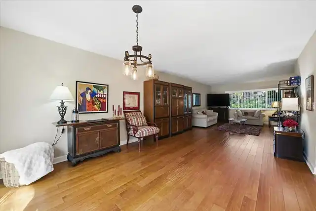 Listing Photo 14
