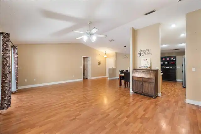 Listing Photo 9