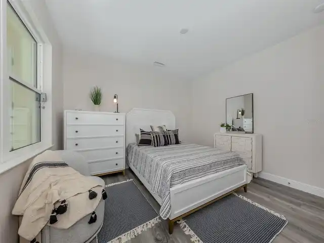 Listing Photo 10