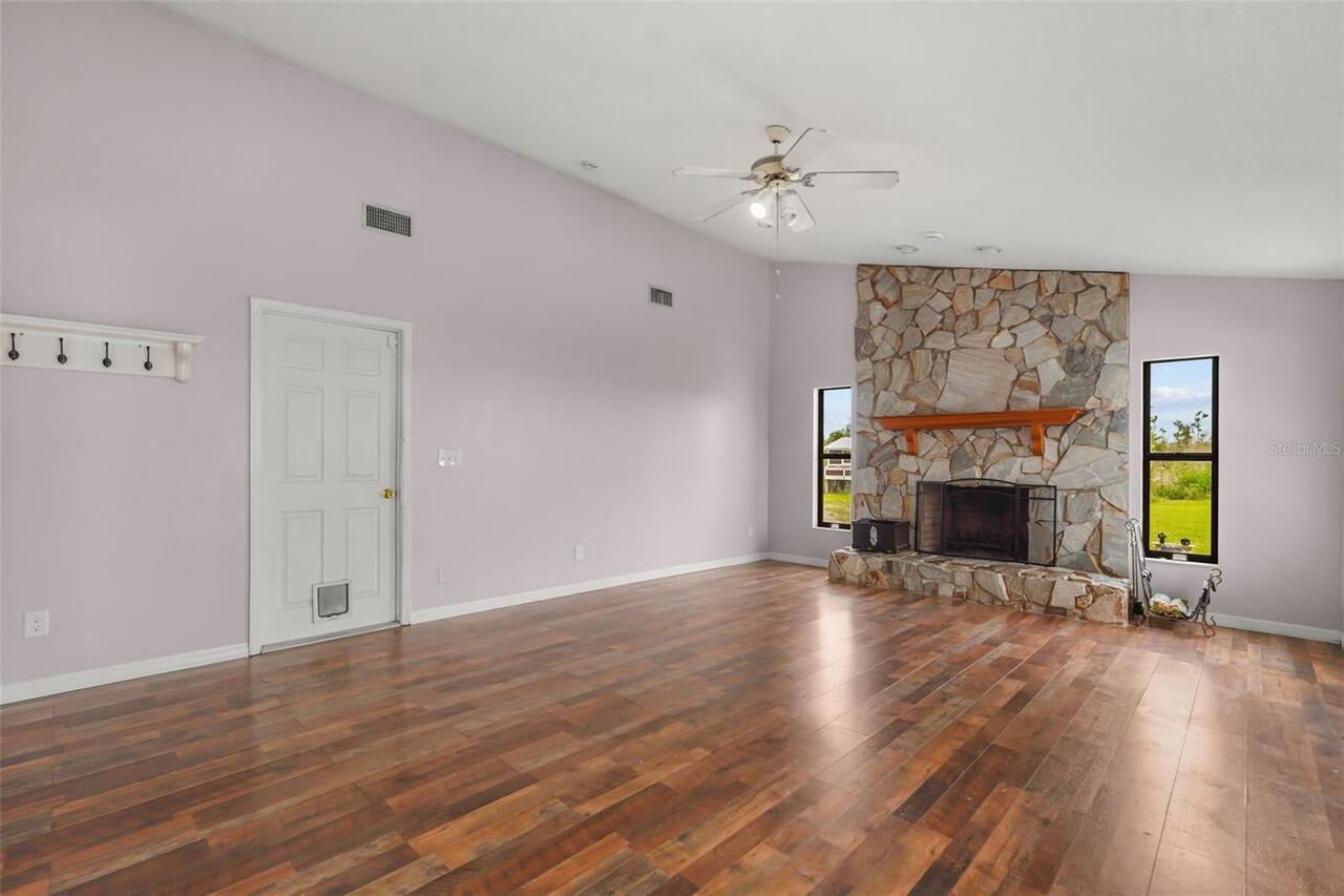 Listing Photo 12