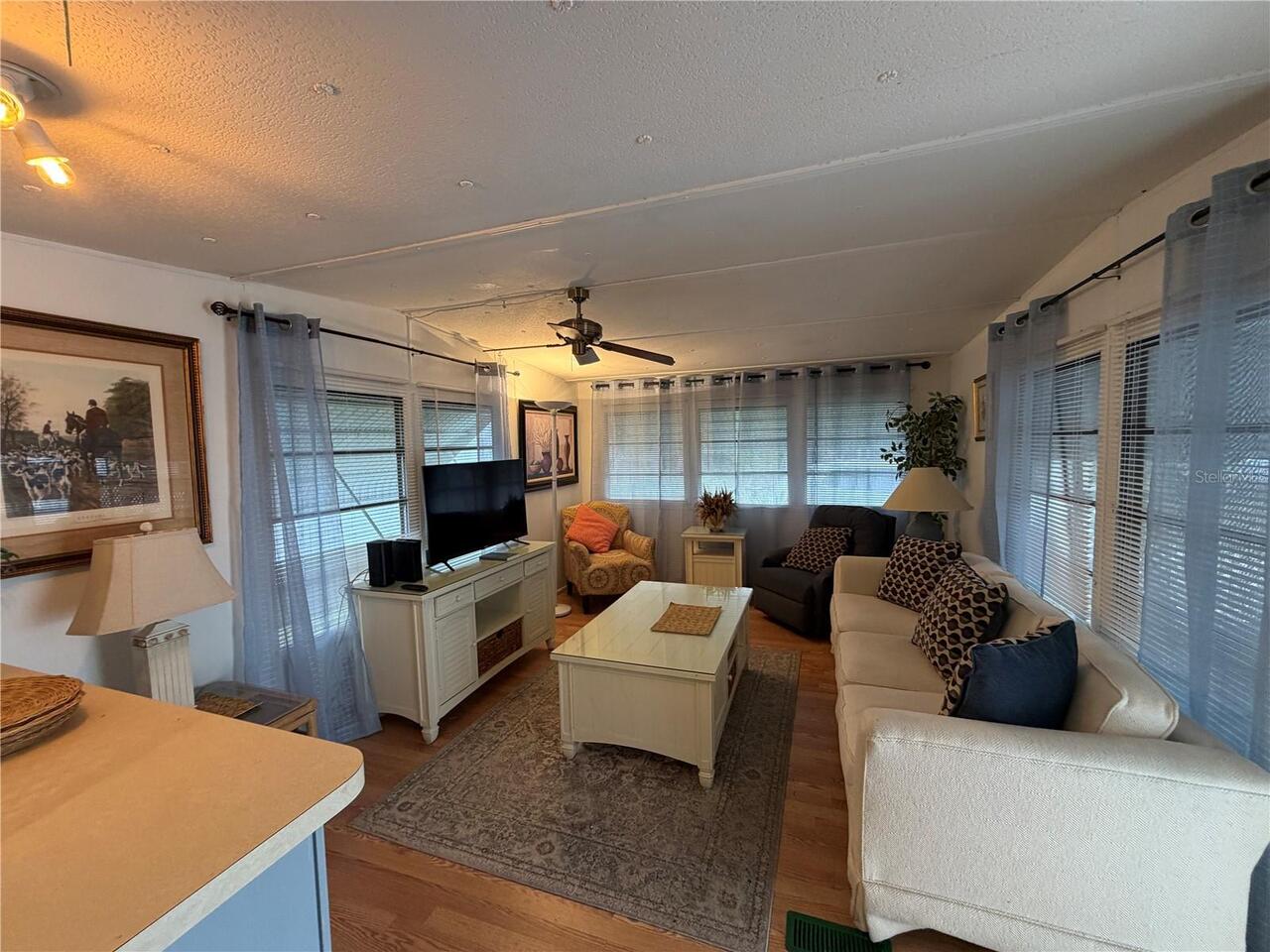 Listing Photo 11