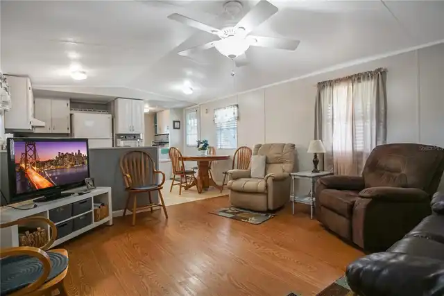 Listing Photo 11