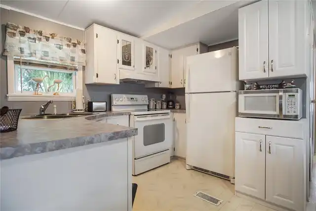 Listing Photo 16