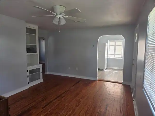 Listing Photo 12